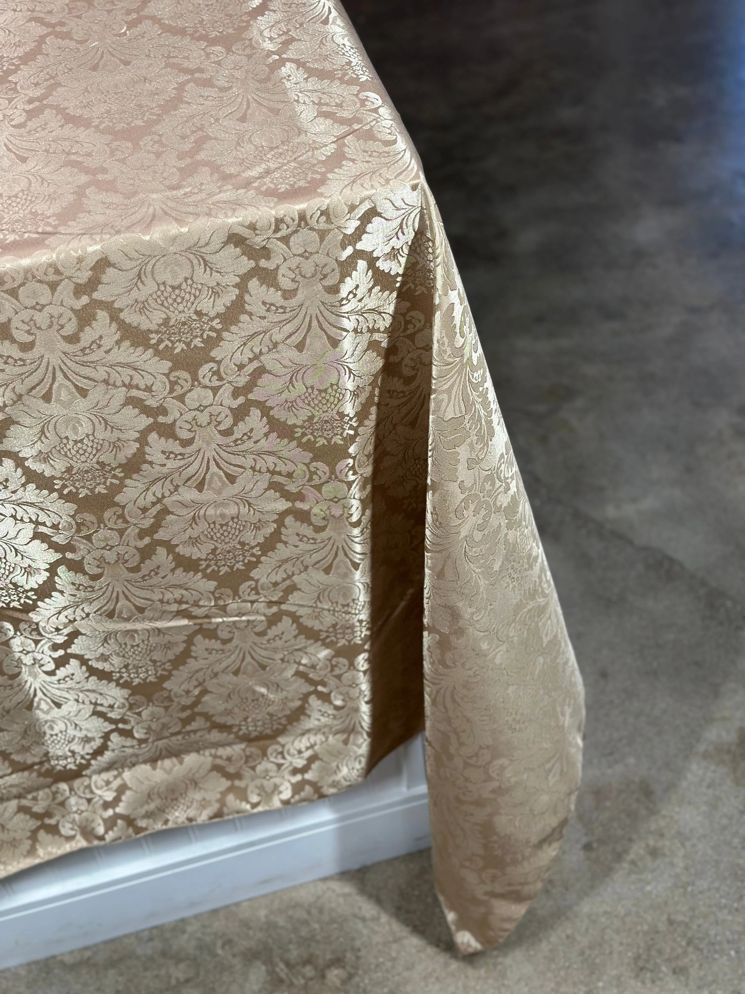 1pc - Damask Poly Table Linen 120" Round - Taupe
